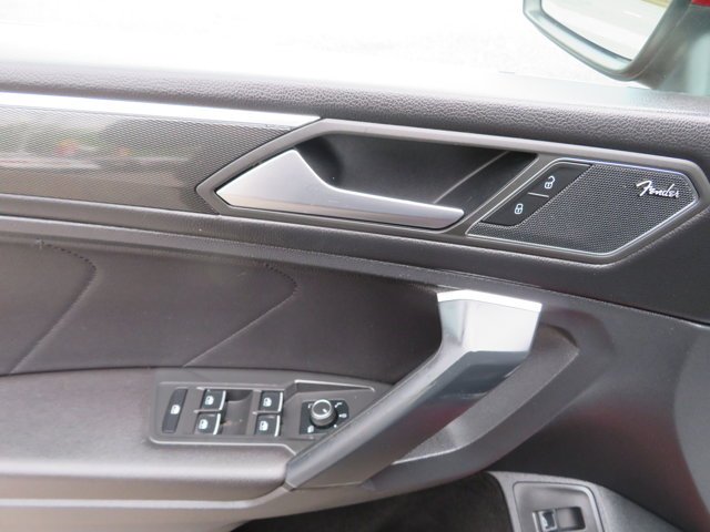 Used 2019 Cardinal Red Metallic Volkswagen SEL Premium image 22