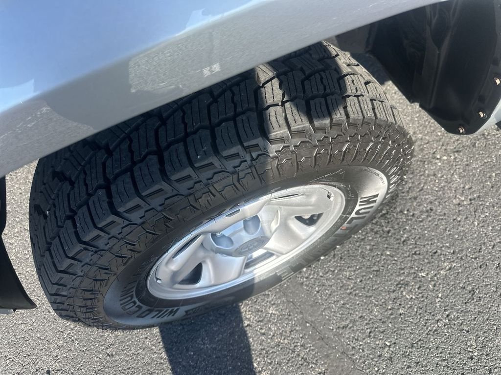 Used 2018 Silver Toyota SR image 16