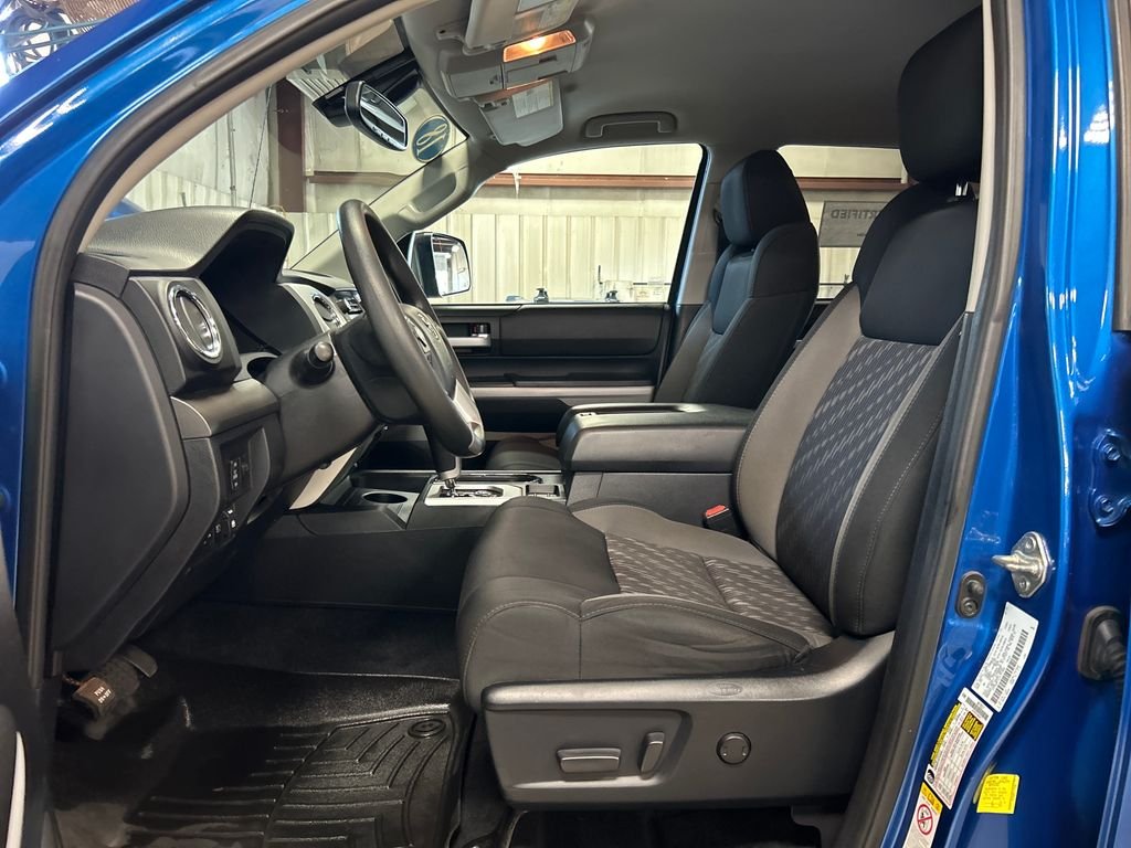 Used 2018 Blue Toyota SR5 image 13