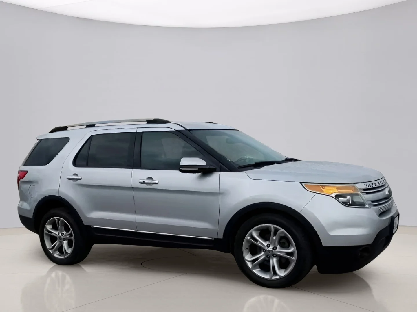Used 2011 Silver Ford LIMITED image 2