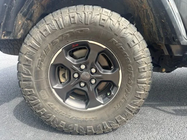 Used 2022 Gray Jeep Rubicon image 6