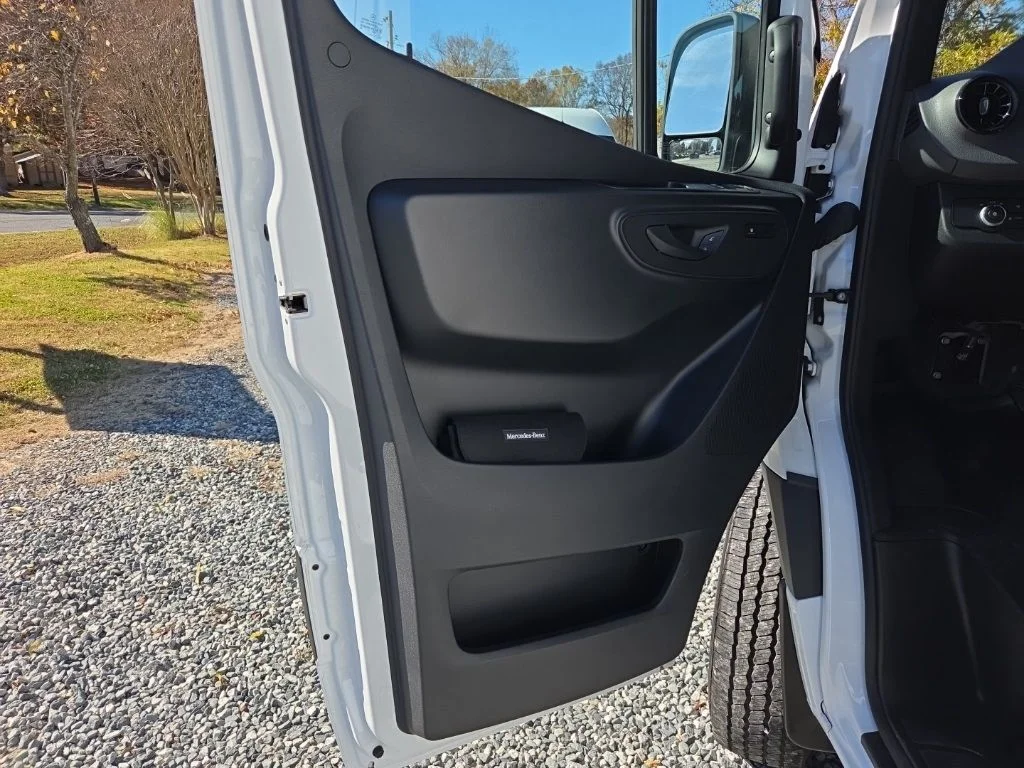 Used 2025 White Mercedes-Benz Cargo 170 WB image 20