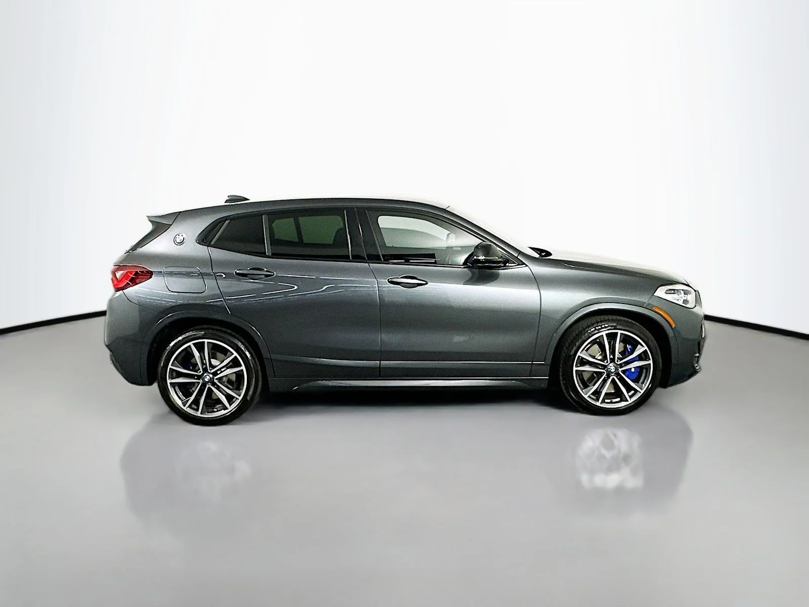 Used 2022 Mineral Grey Metallic BMW M35i image 8