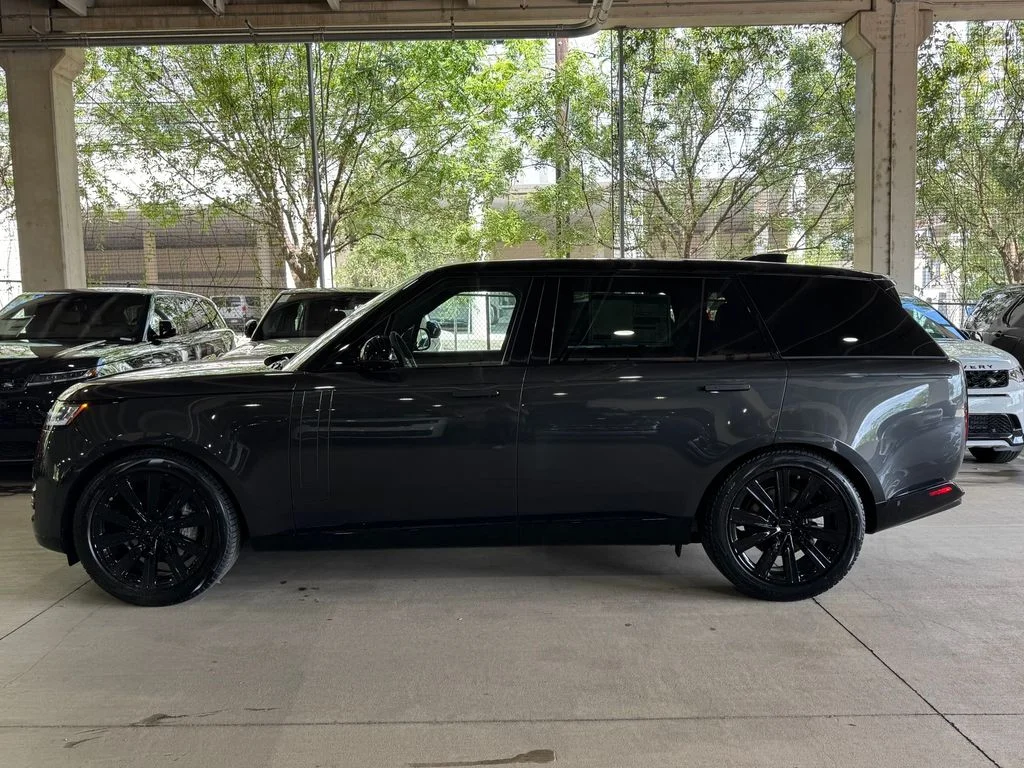 New 2026 Carpathian Grey Land Rover SE image 5