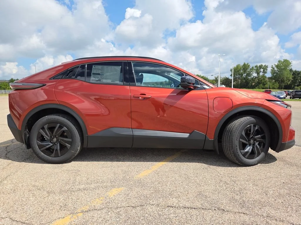 2026 Toyota C-HR SE - Photo 23