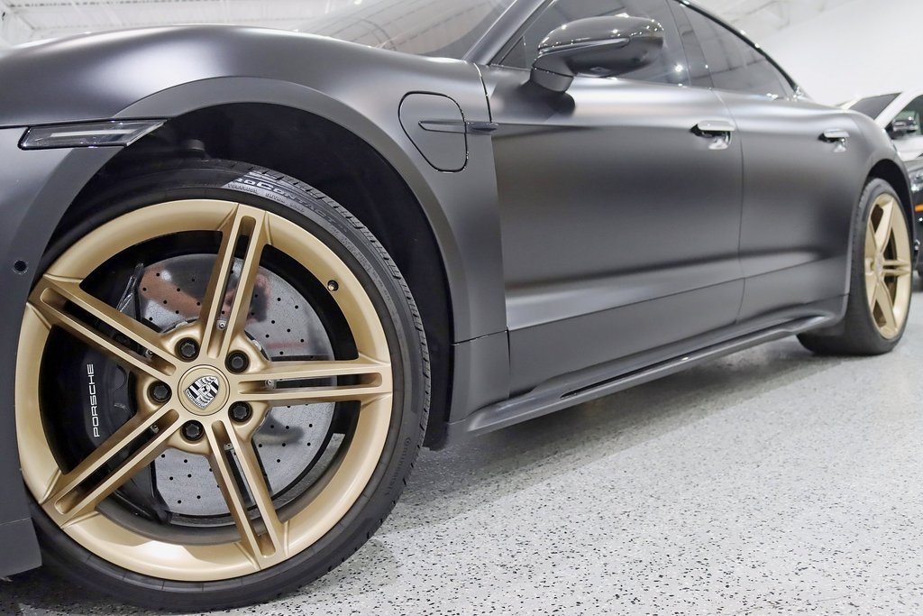 2020 Porsche Taycan Turbo photo 4