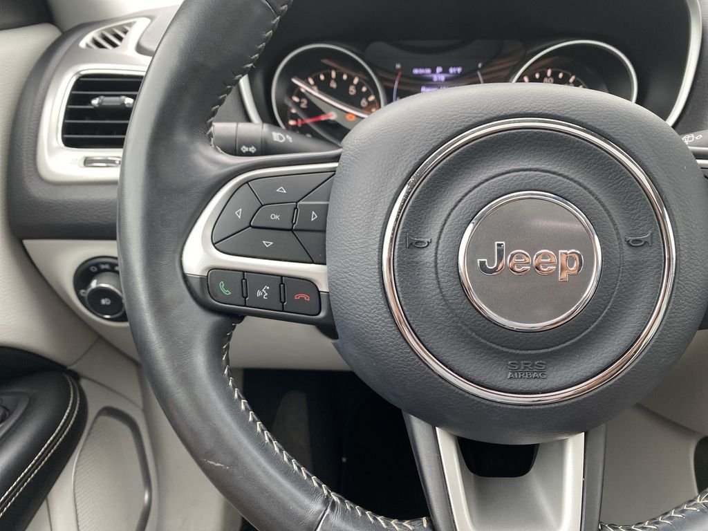 Used 2018 Redline Pearlcoat Jeep Latitude image 19