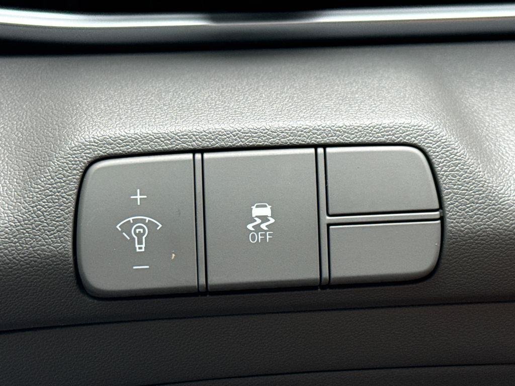 New 2026 White Hyundai SEL Sport Premium image 22