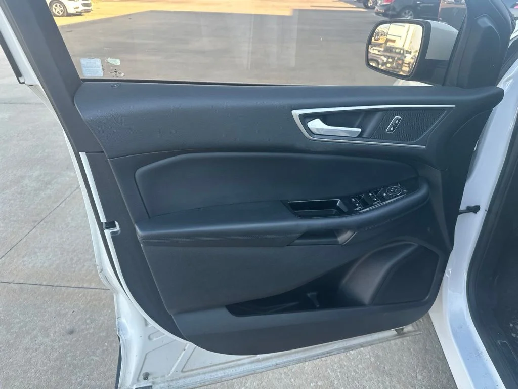Used 2018 White Ford SEL image 6