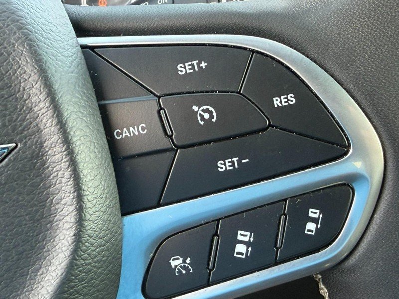 Used 2025 Ceramic Gray Clearcoat Chrysler Select FWD image 21