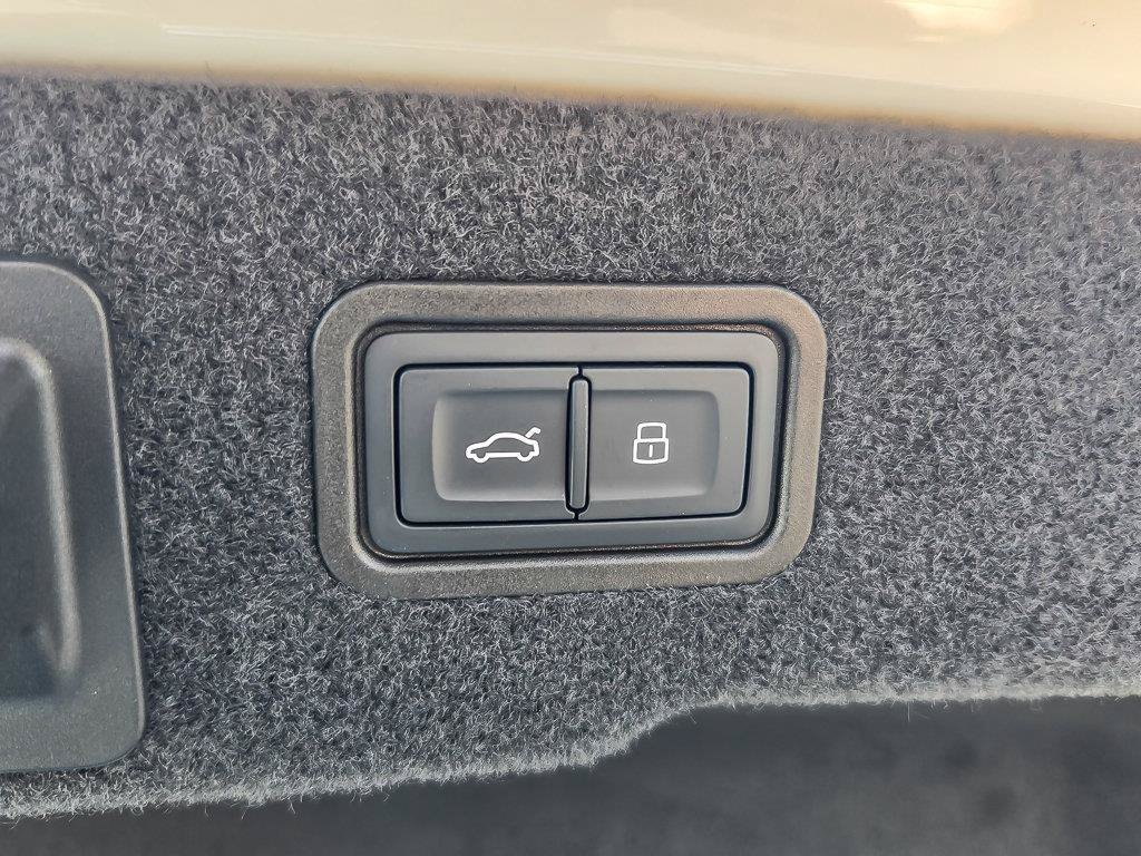 Used 2025 Glacier White Metallic Audi L 55 image 37