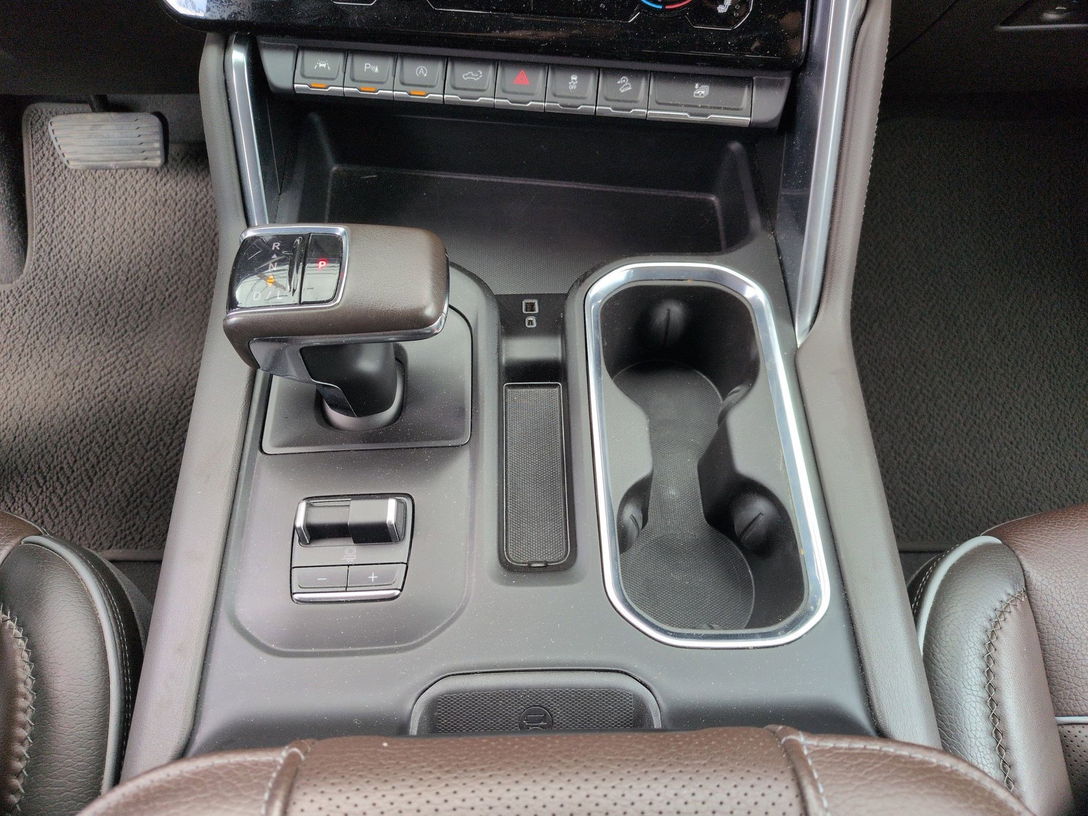 Used 2022 White Frost Tricoat GMC Denali image 14