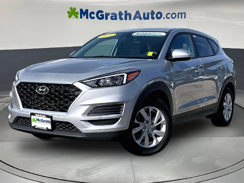 Used 2020 Silver Hyundai SE image 3