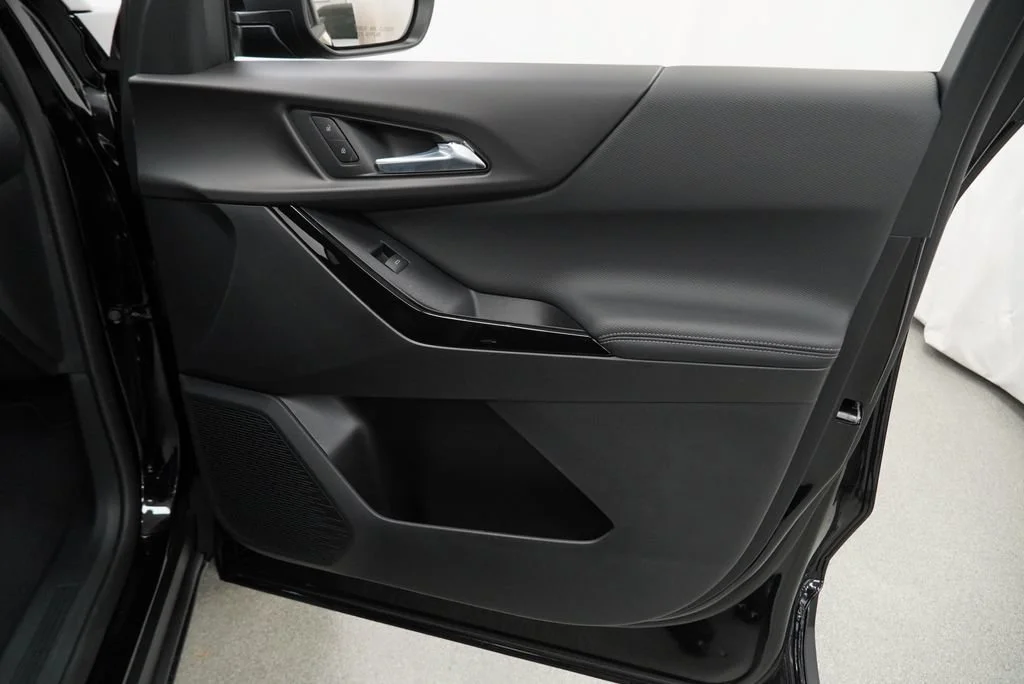 New 2027 Mosaic Black Metallic Chevrolet LT image 28