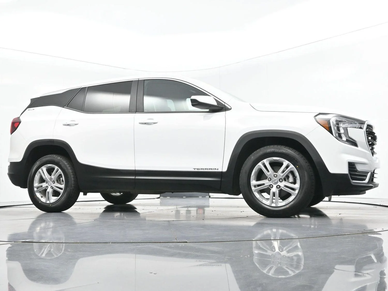 Used 2022 Summit White GMC SLE image 45