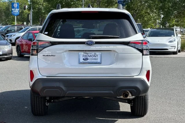 New 2026 CRYSTAL WHITE PEARL Subaru Premium image 5