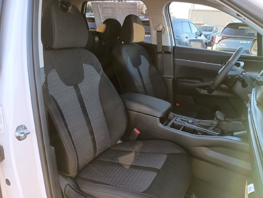 Used 2026 White Kia LX image 31