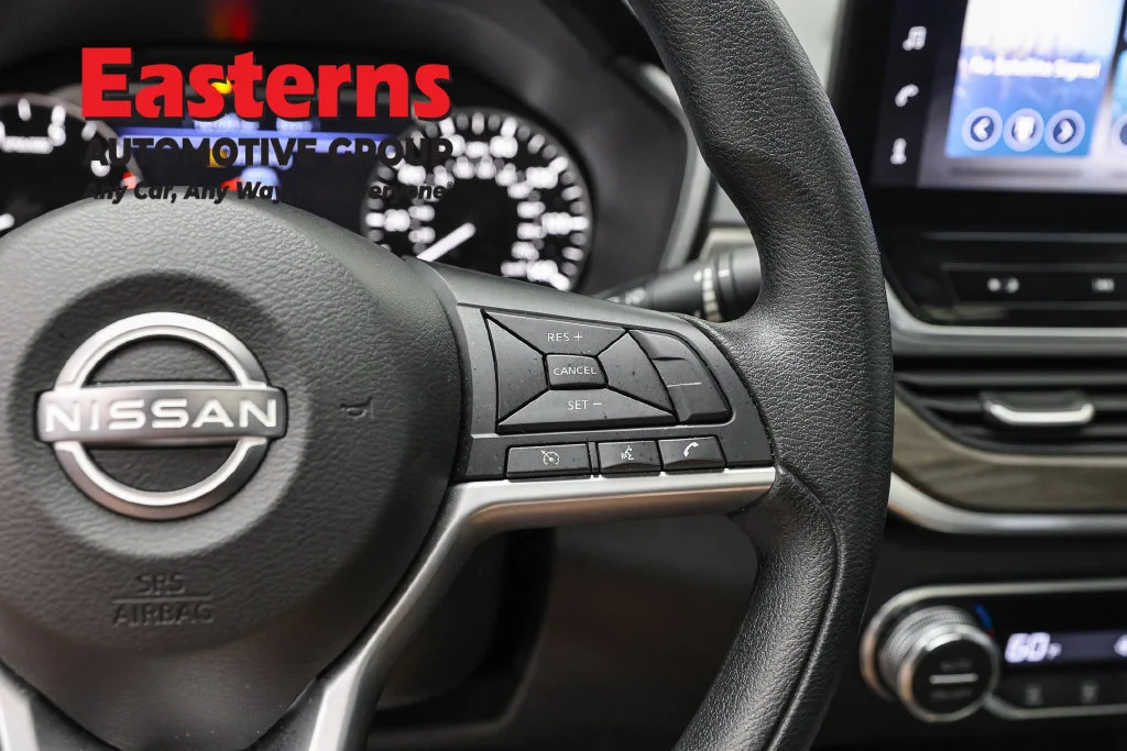 Used 2025 Black Nissan 2.5 SV image 16