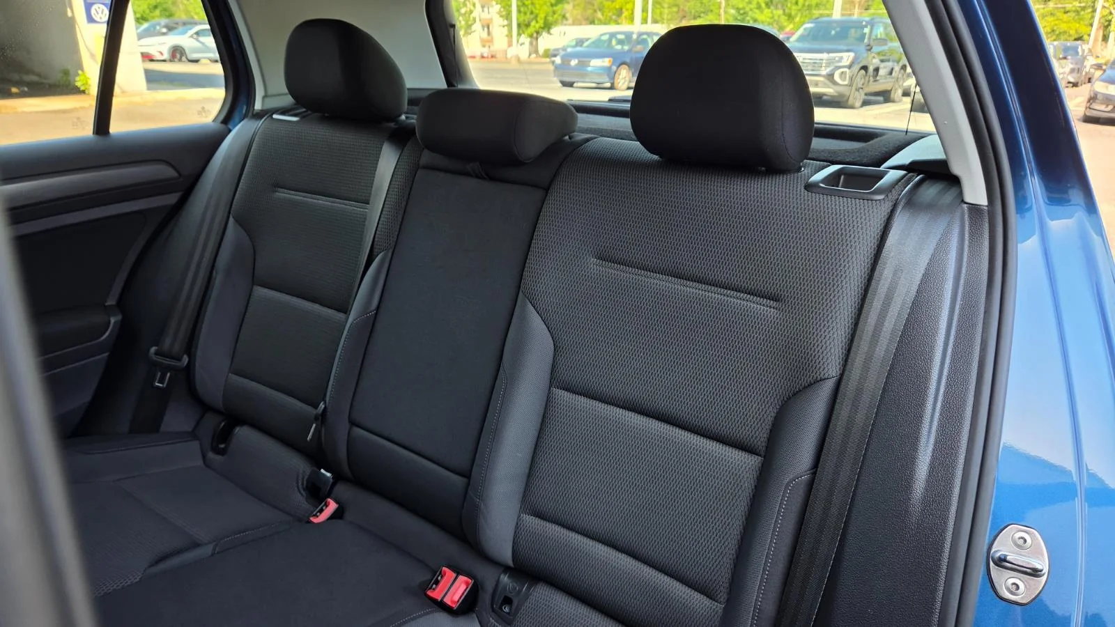 Used 2019 Silk Blue Metallic Volkswagen S image 48