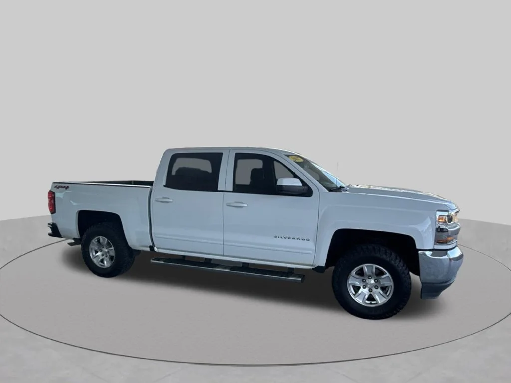 Used 2017 SUMMIT WHITE Chevrolet LT image 13