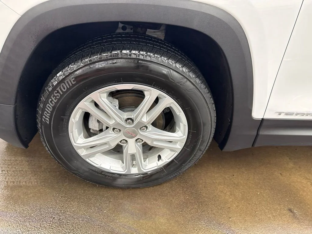 Used 2024 White GMC SLE image 11