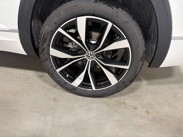 New 2026 White/off-white Volkswagen 2.0T SEL Premium R-Line image 8