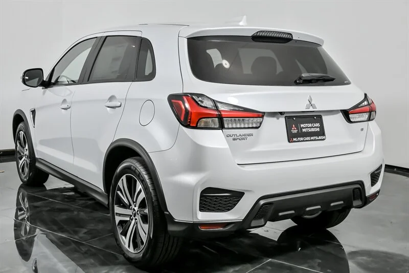 New 2025 White Diamond Mitsubishi SE image 7
