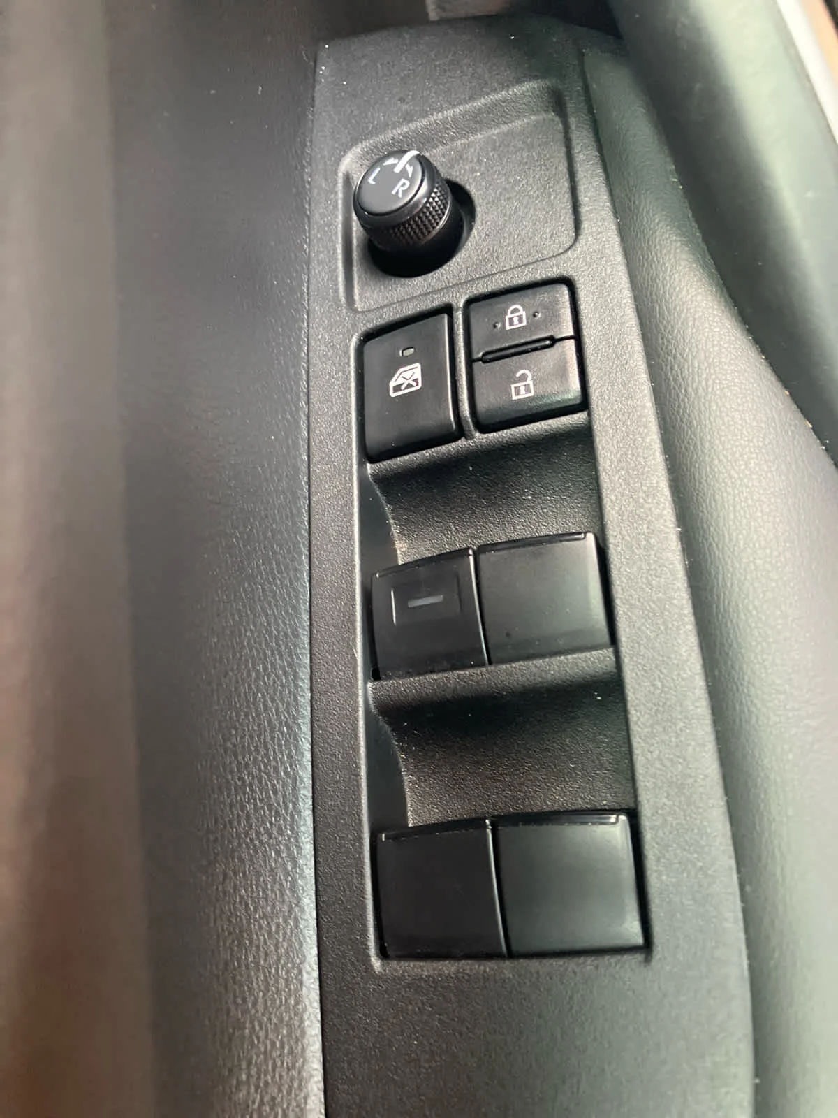 Certified Used 2022 Blueprint w/Black Sand Pearl Roof Toyota SE image 14