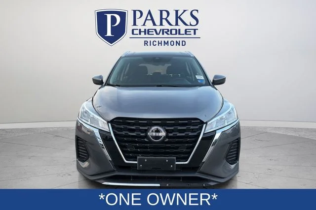 Used 2024 Gray Nissan SV image 2