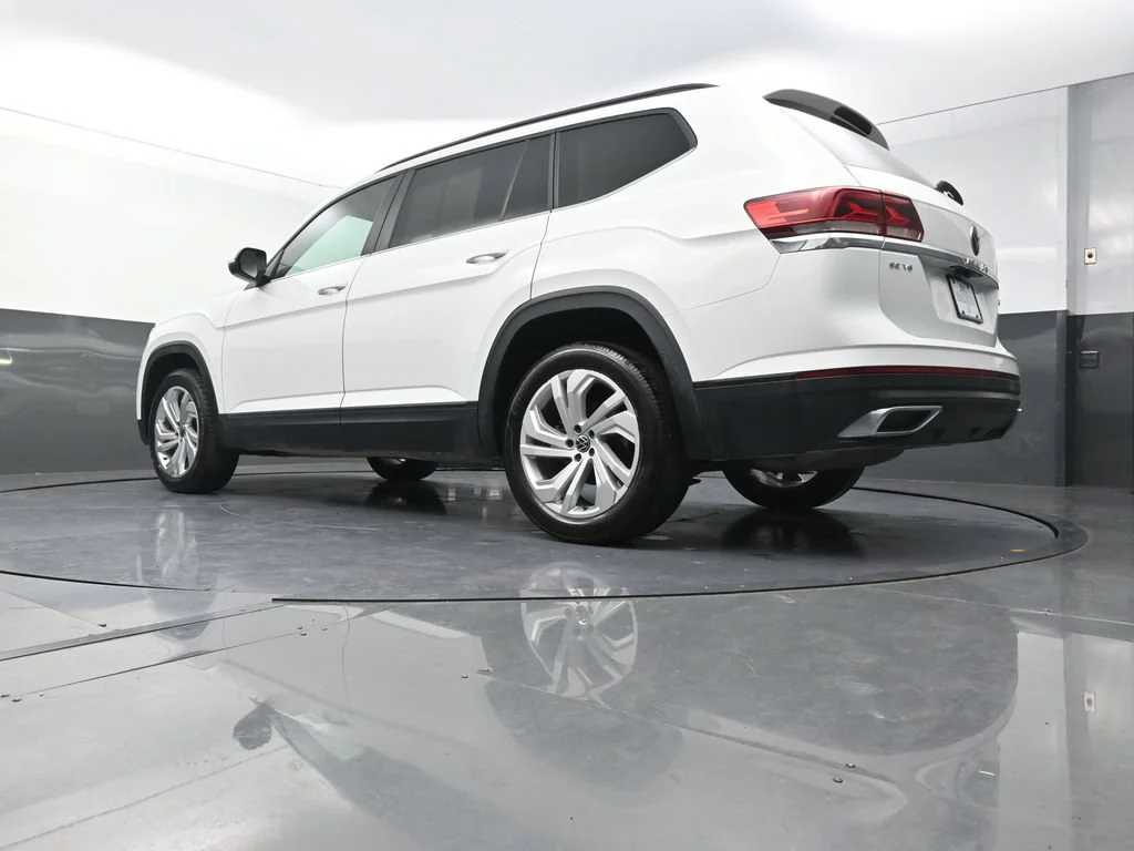 Used 2021 White Volkswagen 3.6L V6 SE w/Technology image 27