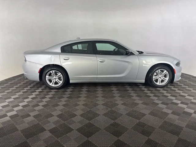 Used 2023 Silver Dodge SXT image 4