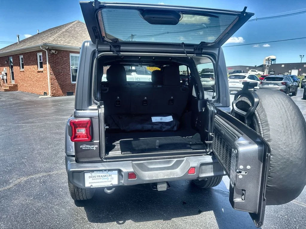 Used 2020 Gray Jeep Unlimited Sahara image 22