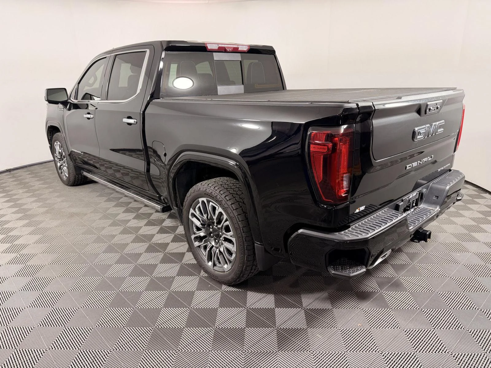Used 2024 Onyx Black GMC Denali Ultimate image 3