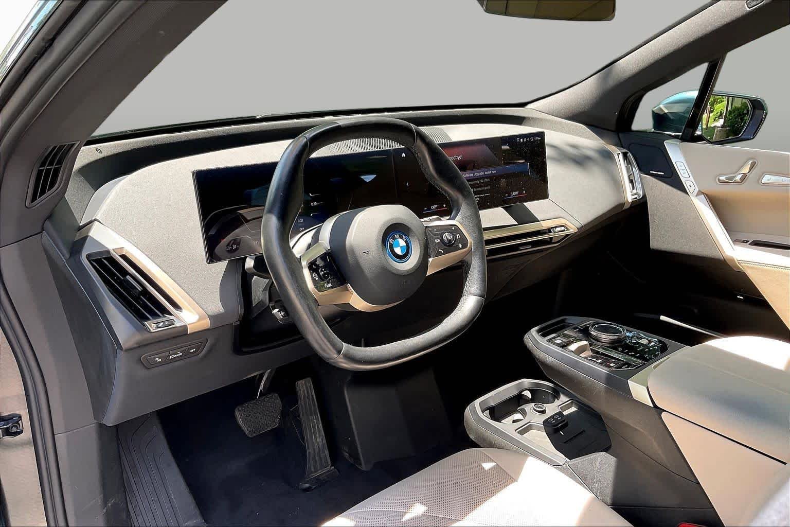 Used 2023 Blue Ridge Mountain Metallic BMW xDrive50 image 17