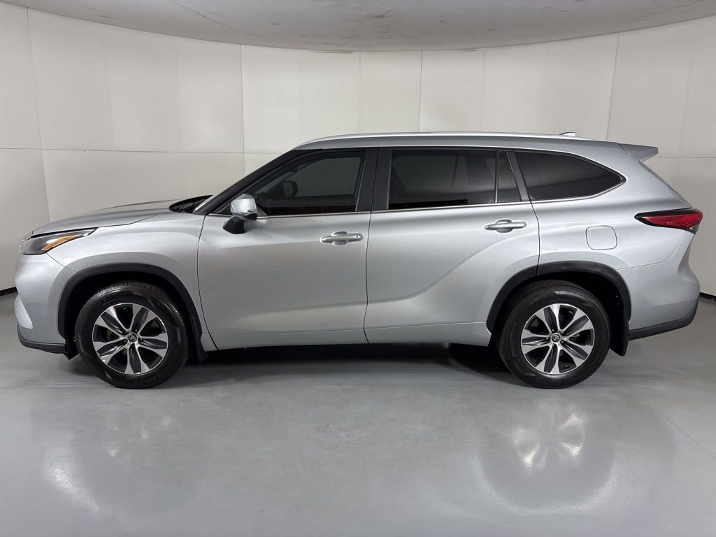 Used 2023 Silver Toyota L image 5