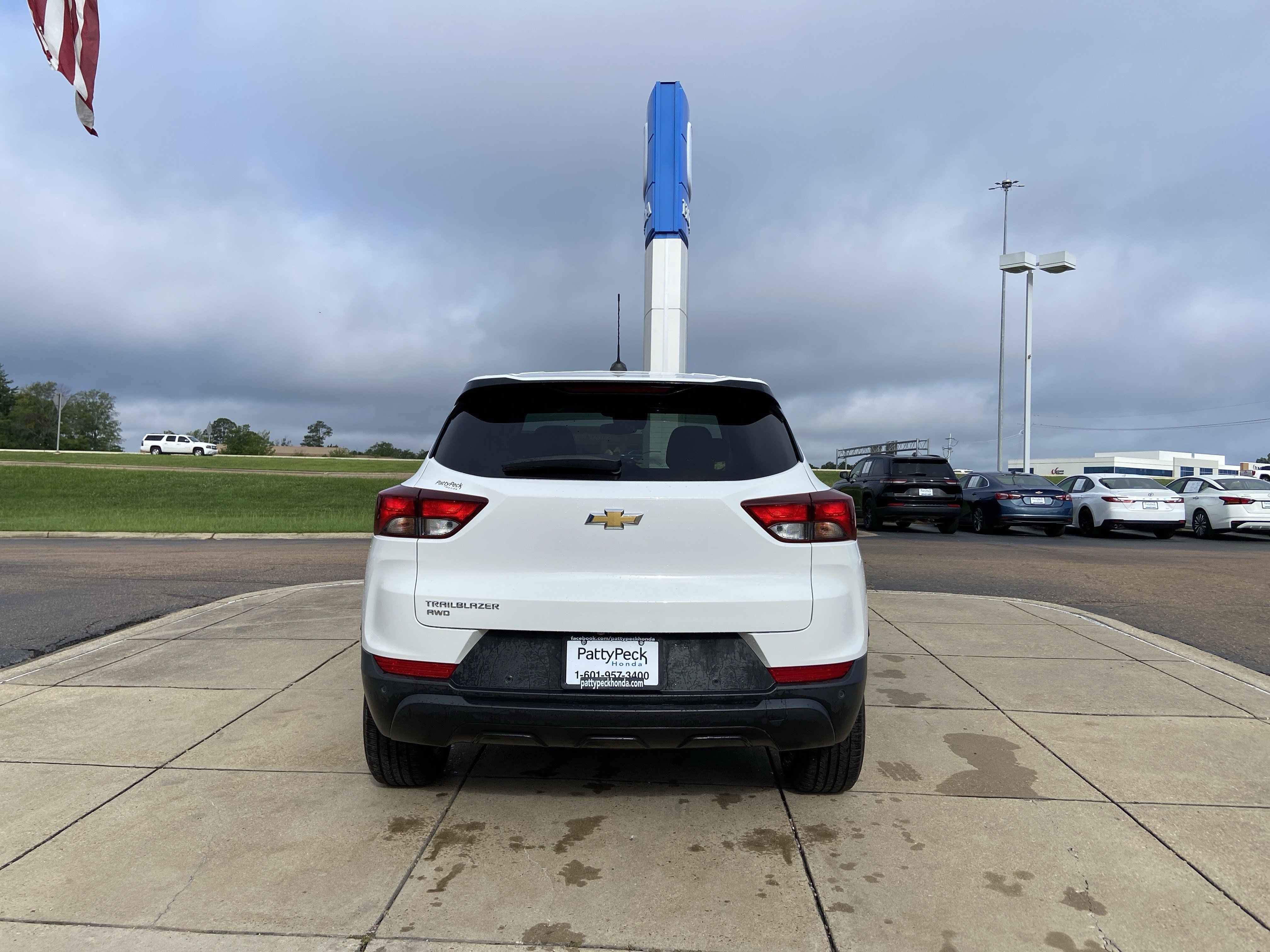 Used 2021 Summit White Chevrolet LS image 10