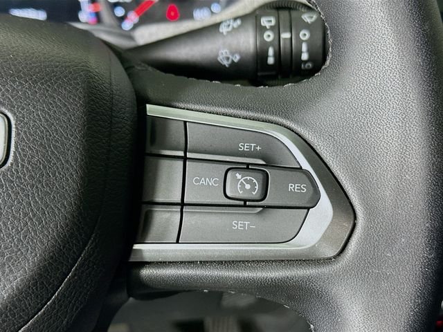 Used 2025 White Jeep Latitude image 16