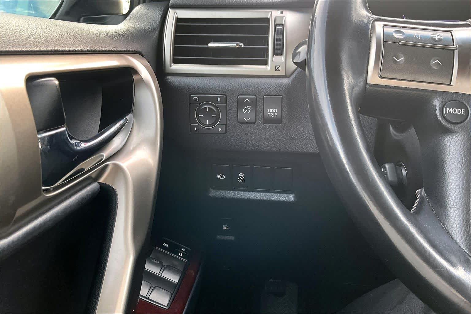 Used 2018 Silver Lining Metallic Lexus Premium image 35
