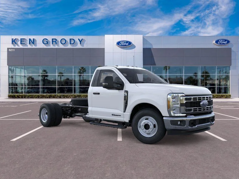 2025 Ford F-350 XL Regular Cab 169-In DRW's photo