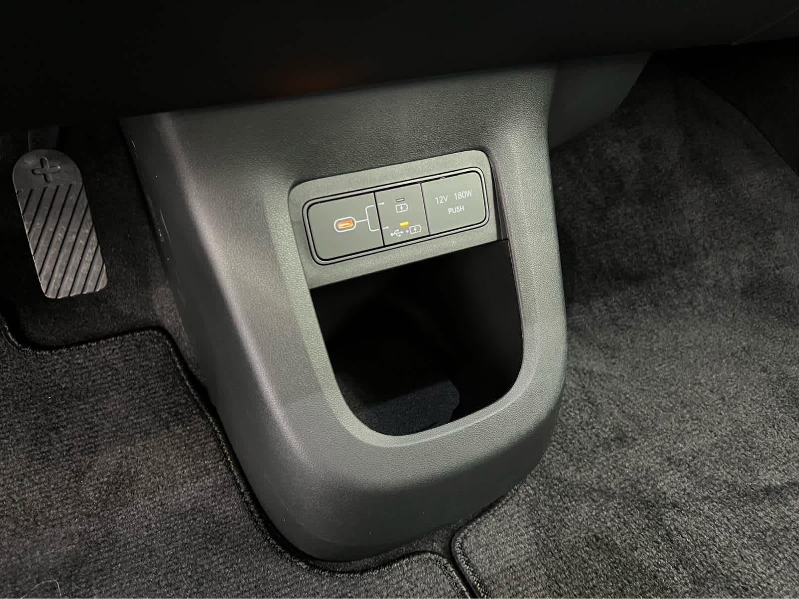 Used 2025 Atlas White Hyundai SE image 18