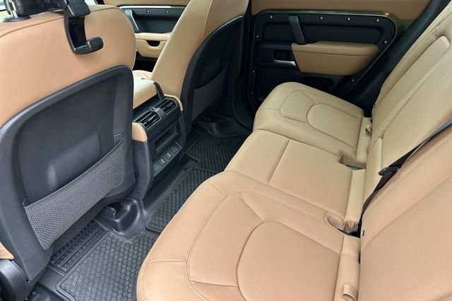 New 2026 Woolstone Green Land Rover X-Dynamic SE image 11