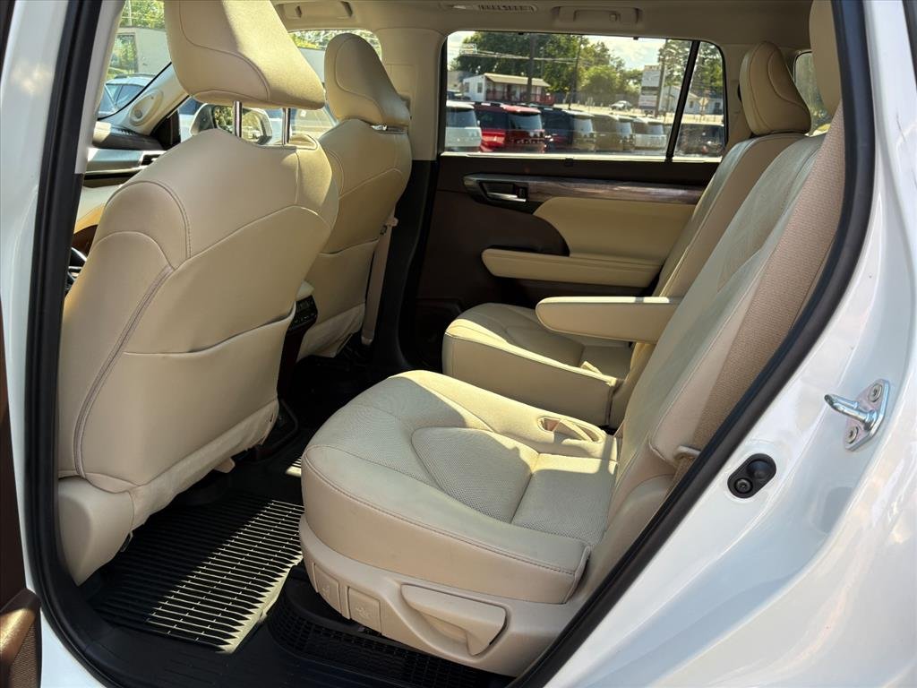 2020 Toyota Highlander Platinum - Photo 18