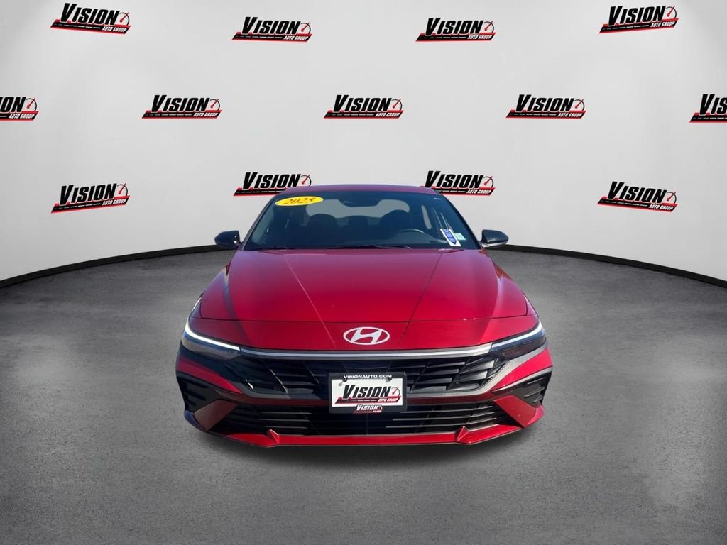 Used 2025 Red Hyundai SEL Sport image 2
