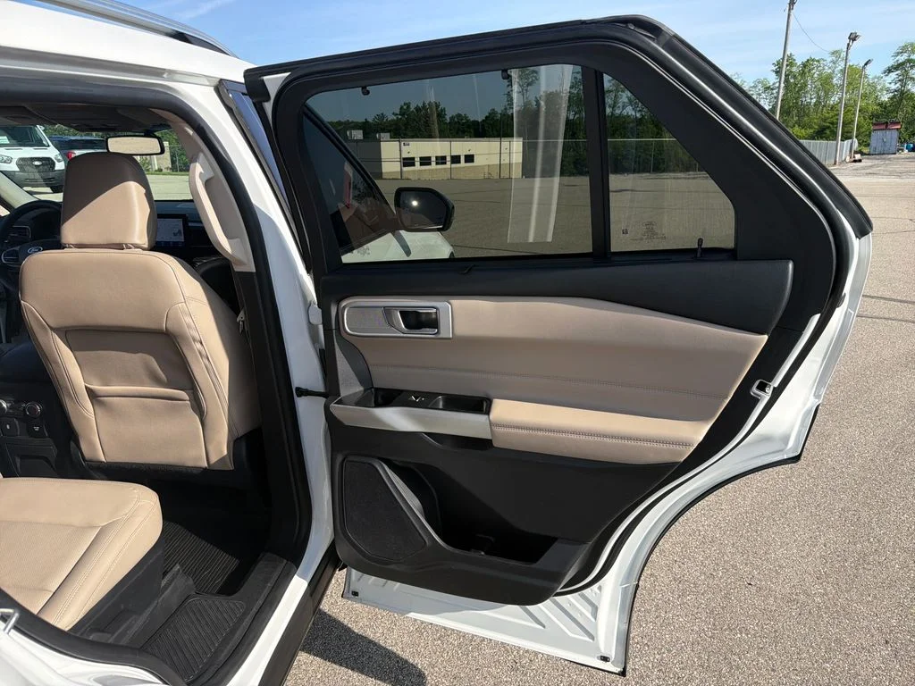 Used 2022 White Metallic Ford Limited image 19