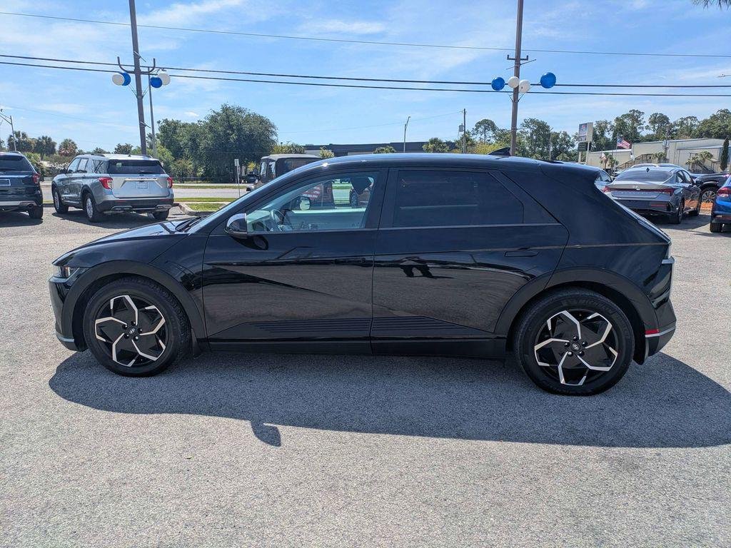 New 2023 Black Hyundai SE image 6
