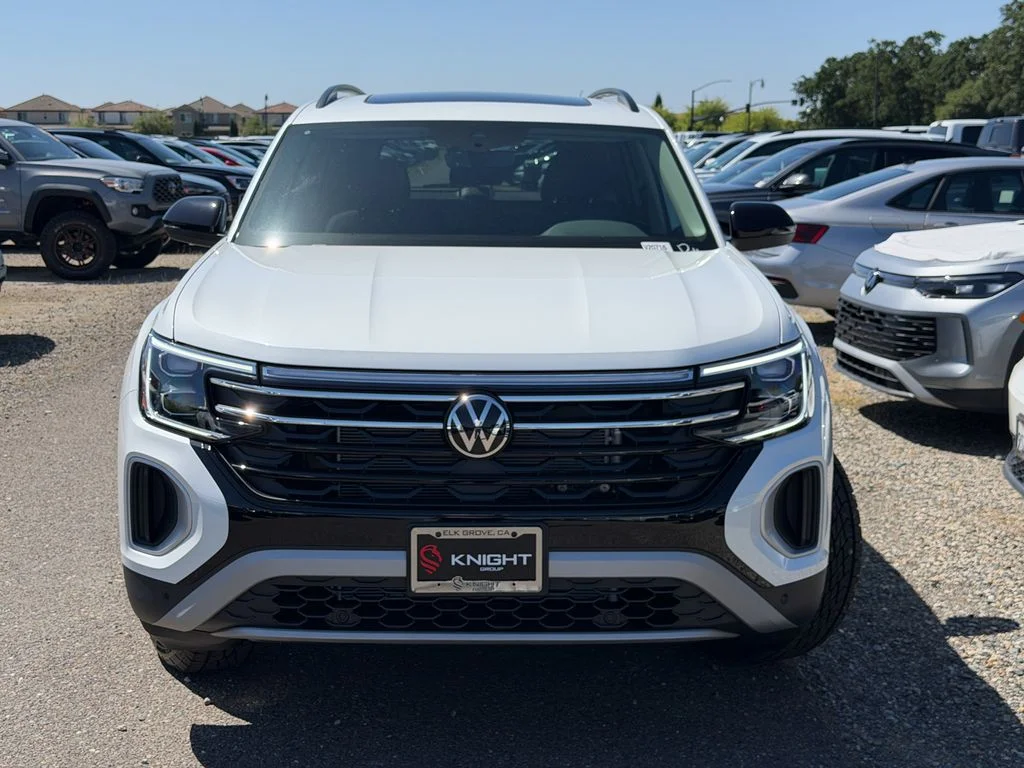New 2026 Opal White Pearl Volkswagen 2.0T Peak Edition image 4