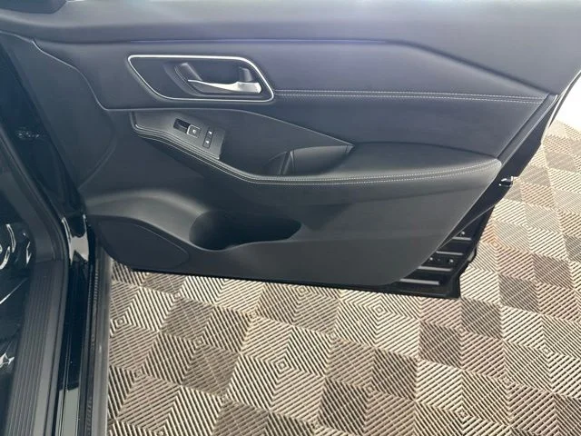 Certified Used 2025 Black Nissan Platinum image 19