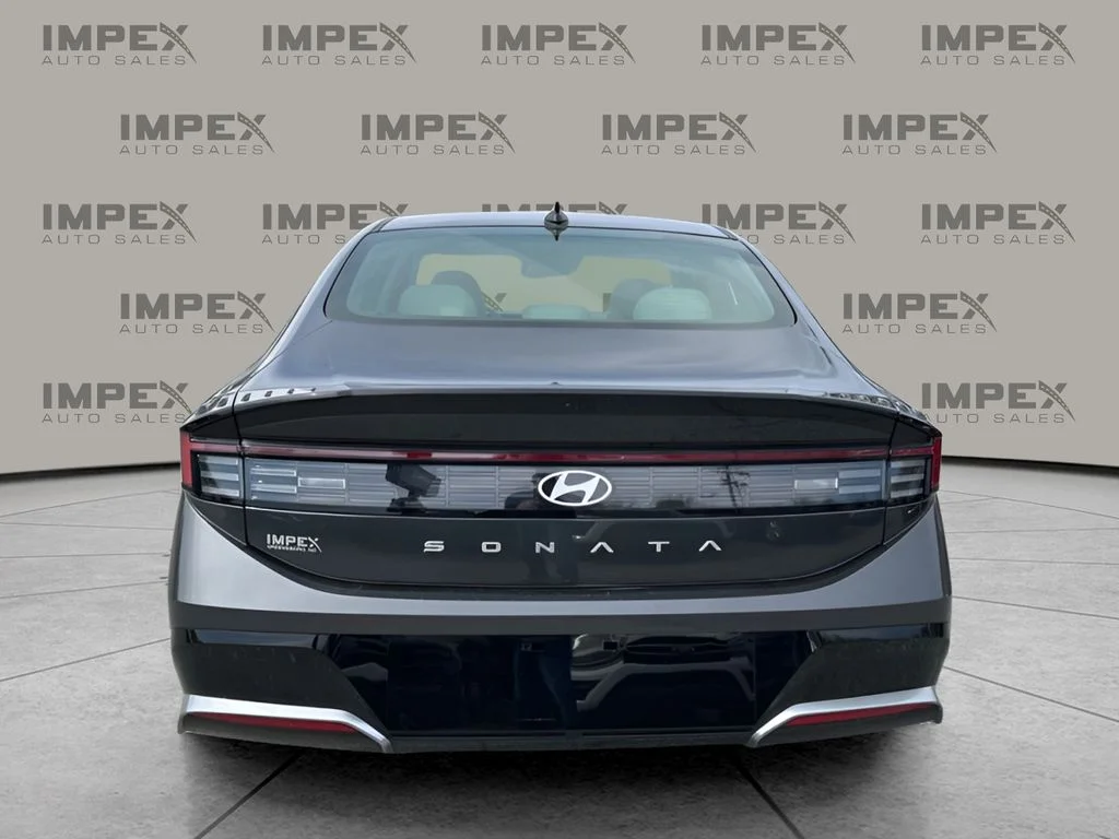 Used 2025 Gray Hyundai SEL image 4
