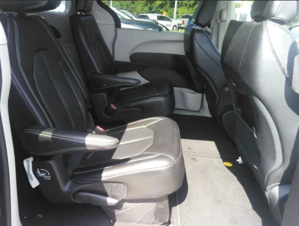 Used 2024 Black Chrysler Touring L image 15