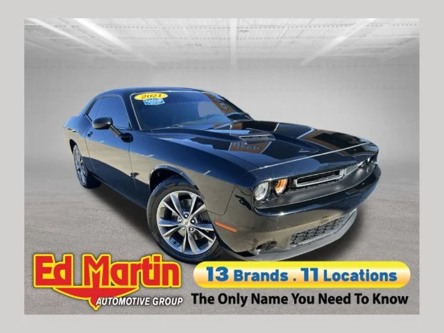 Used 2021 Black Dodge SXT image 1